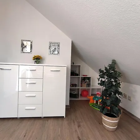 Lorenz Grosse Mit Sonnigem Balkon In Ruhiger Lage