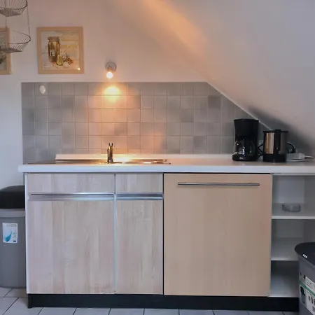 Lorenz Große Mit Sonnigem Balkon In Ruhiger Lage *