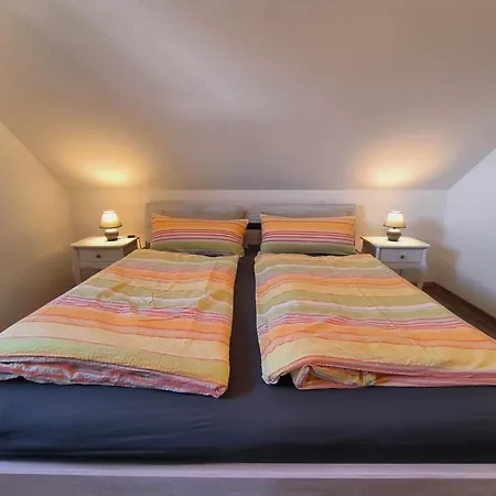 Lorenz Große Mit Sonnigem Balkon In Ruhiger Lage *
