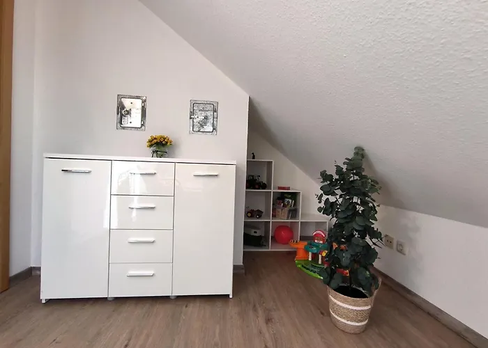 Lorenz Grosse Mit Sonnigem Balkon In Ruhiger Lage