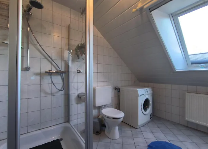 Lorenz Grosse Mit Sonnigem Balkon In Ruhiger Lage * Silberstedt